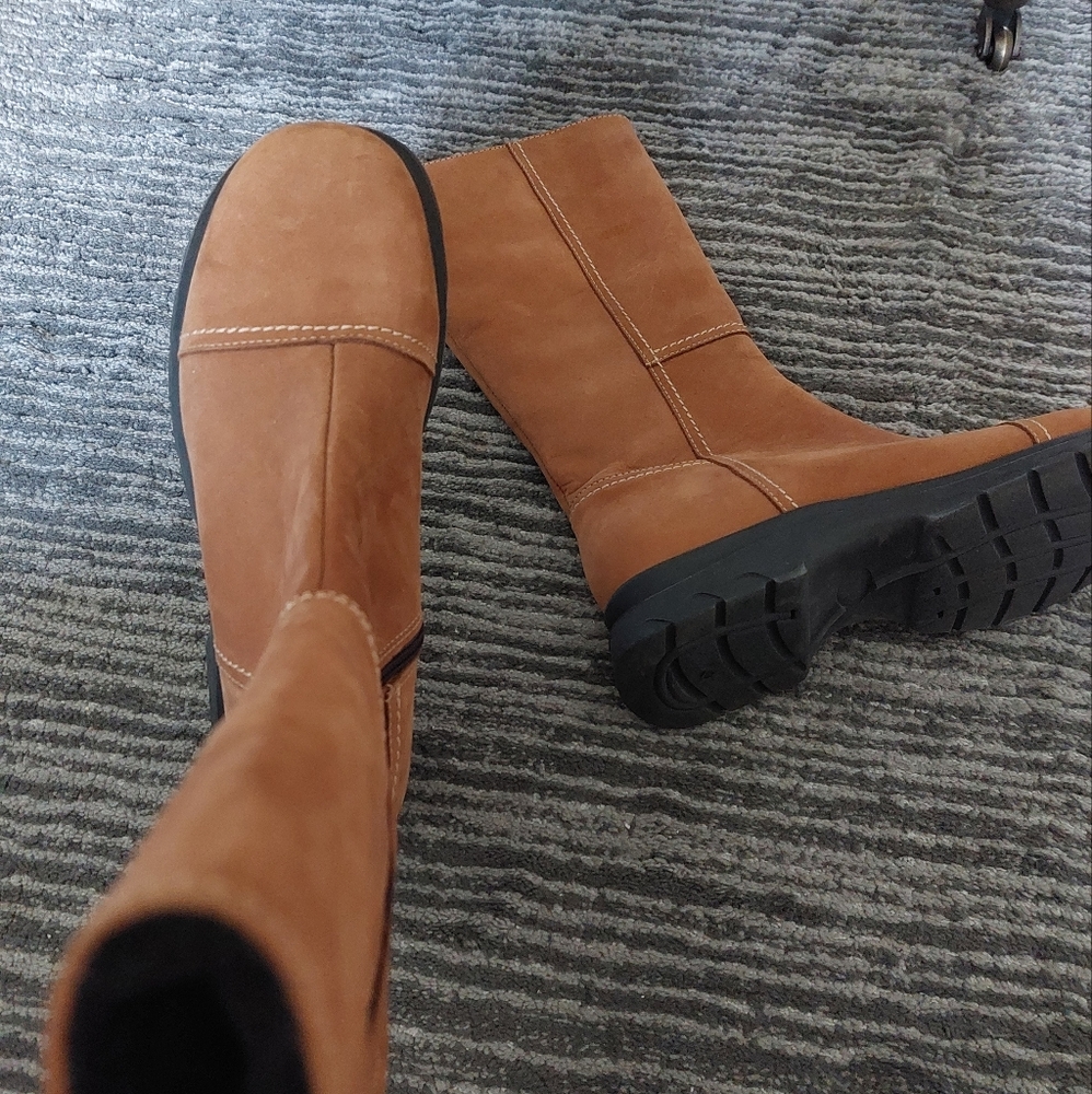 Doesnt fit me! La Canadienne boots